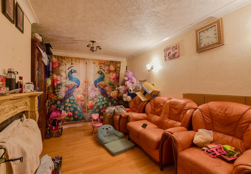 Lounge - Shaws Road, Northgate, Crawley, West Sussex - Wards of Kent