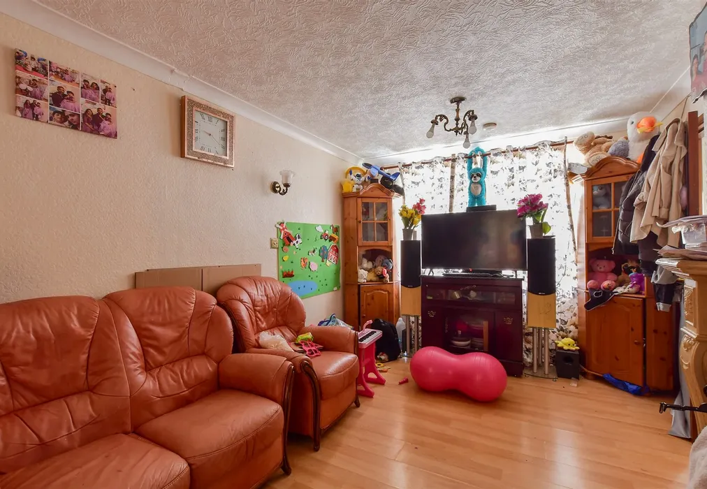 Lounge - Shaws Road, Northgate, Crawley, West Sussex - Wards of Kent