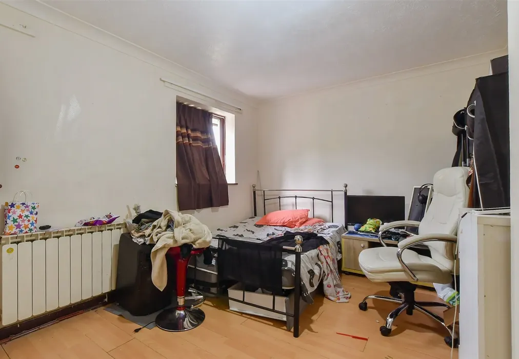 Bedroom 1 - Shaws Road, Northgate, Crawley, West Sussex - Wards of Kent