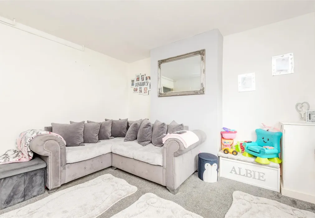 Lounge - High Street, Farningham, Kent - Wards of Kent