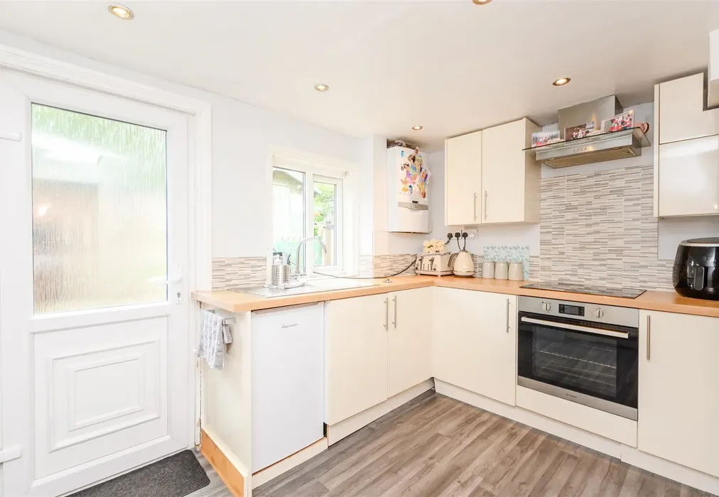 Kitchen - High Street, Farningham, Kent - Wards of Kent