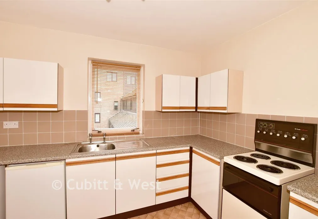 Kitchen - Fairfield Road, East Grinstead, West Sussex - Wards of Kent