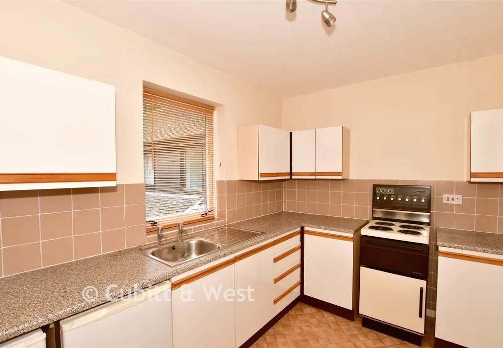 Kitchen - Fairfield Road, East Grinstead, West Sussex - Wards of Kent