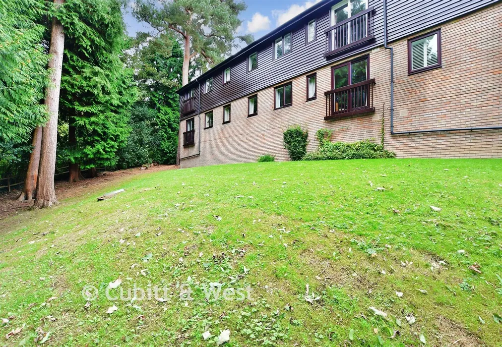 Communal Gardens - Fairfield Road, East Grinstead, West Sussex - Wards of Kent