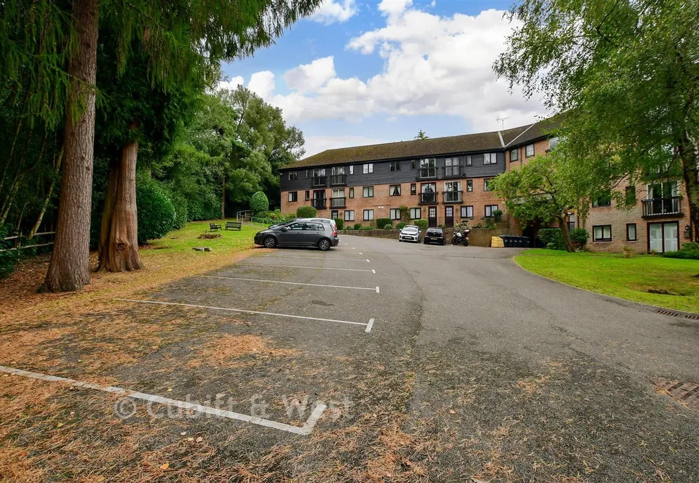 Driveway/Parking - Fairfield Road, East Grinstead, West Sussex - Wards of Kent