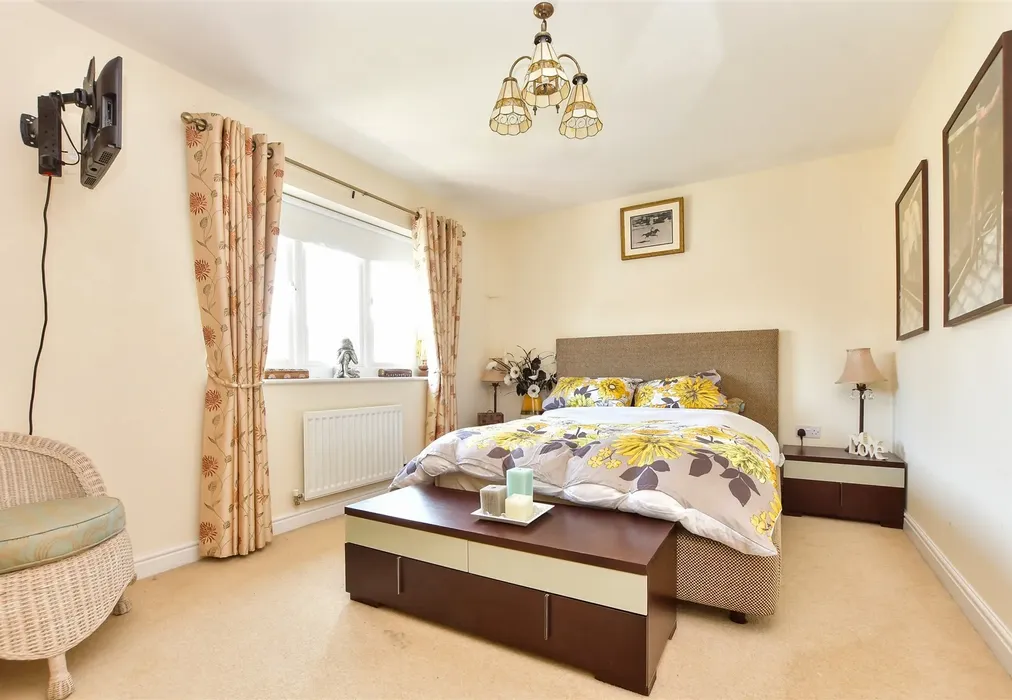 Bedroom 4 - The Furrows, Crawley Down, West Sussex - Wards of Kent