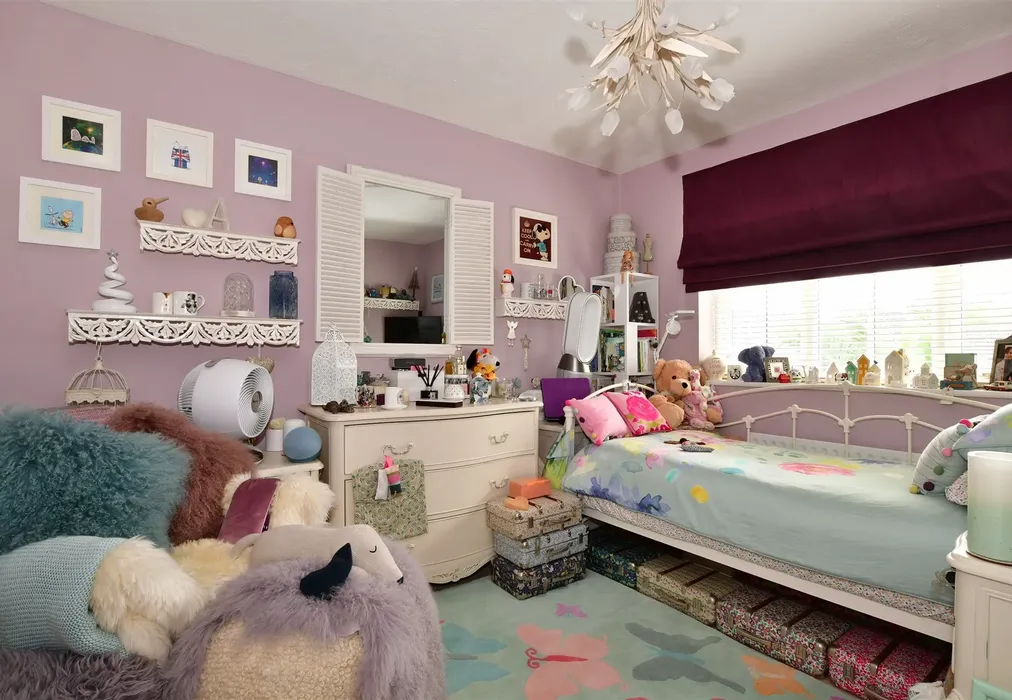 Bedroom 1 - Island Way East, St Mary's Island, Chatham, Kent - Wards of Kent