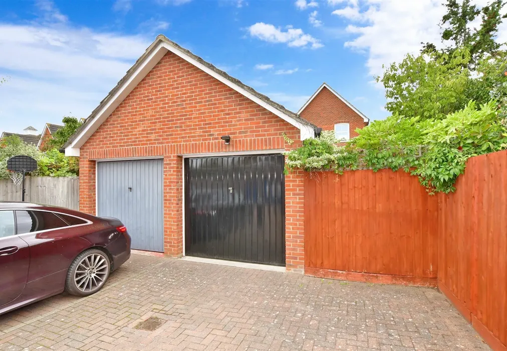 Garage - Island Way East, St Mary's Island, Chatham, Kent - Wards of Kent