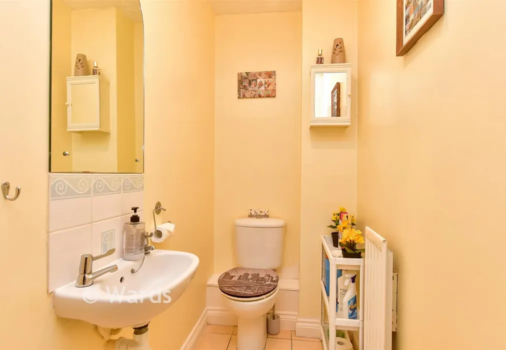 Cloakroom - Ruth Street, Chatham, Kent - Wards of Kent