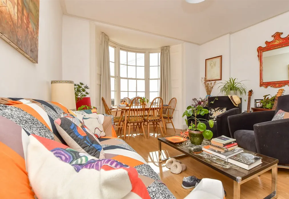 Lounge/ Kitchen - Kent Terrace, Ramsgate, Kent - Wards of Kent