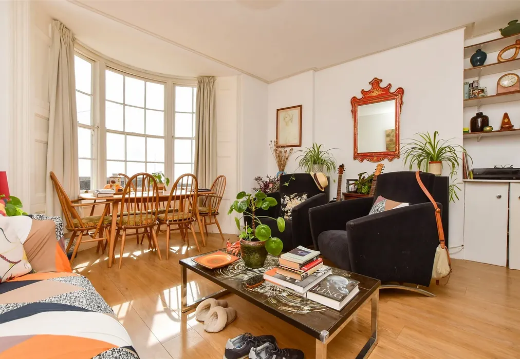 Lounge/ Kitchen - Kent Terrace, Ramsgate, Kent - Wards of Kent