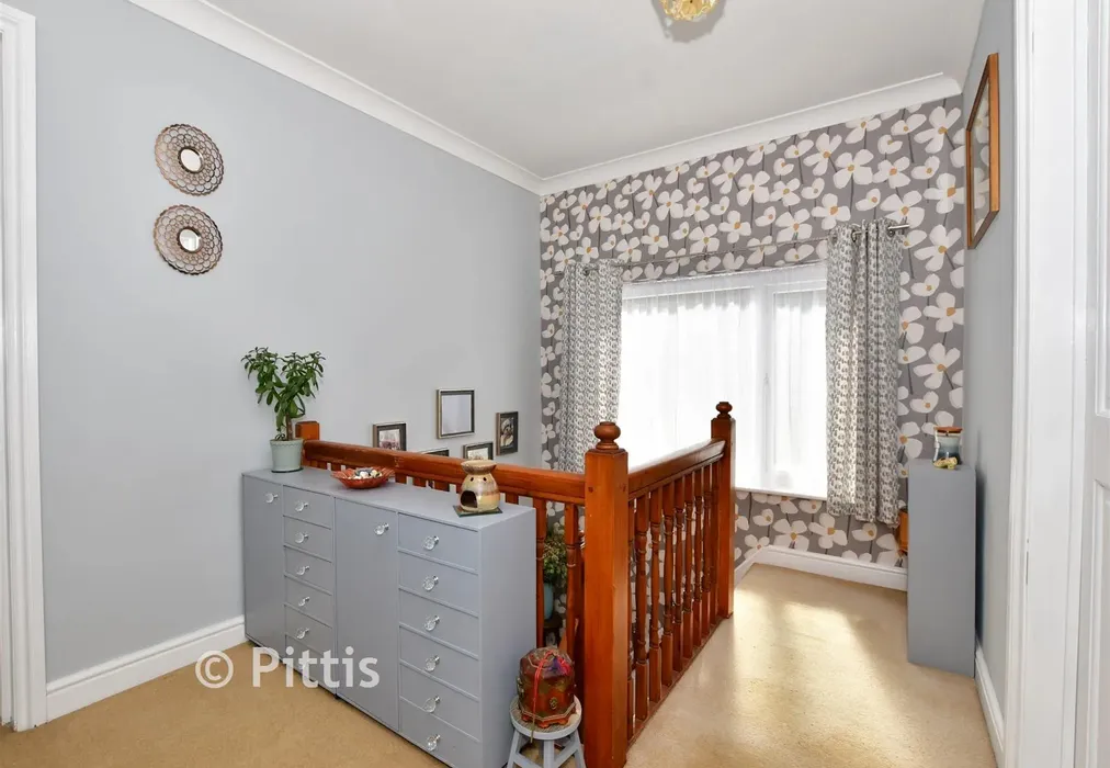 Landing - Alverstone Road, Apse Heath, Sandown, Isle of Wight - Wards of Kent