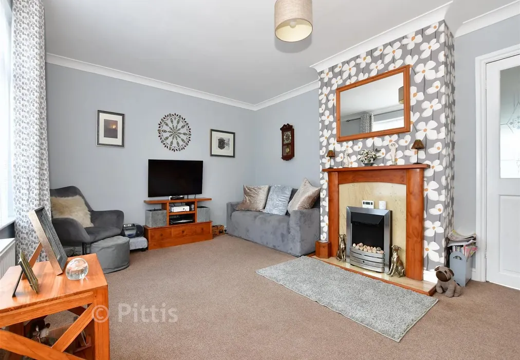 Lounge - Alverstone Road, Apse Heath, Sandown, Isle of Wight - Wards of Kent