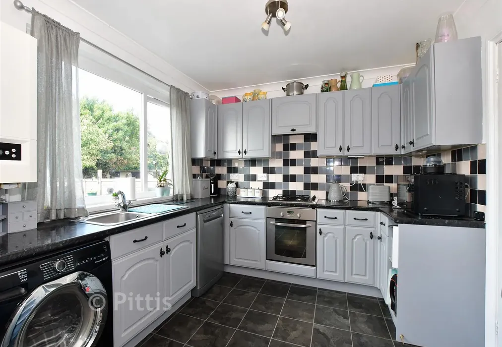 Kitchen - Alverstone Road, Apse Heath, Sandown, Isle of Wight - Wards of Kent