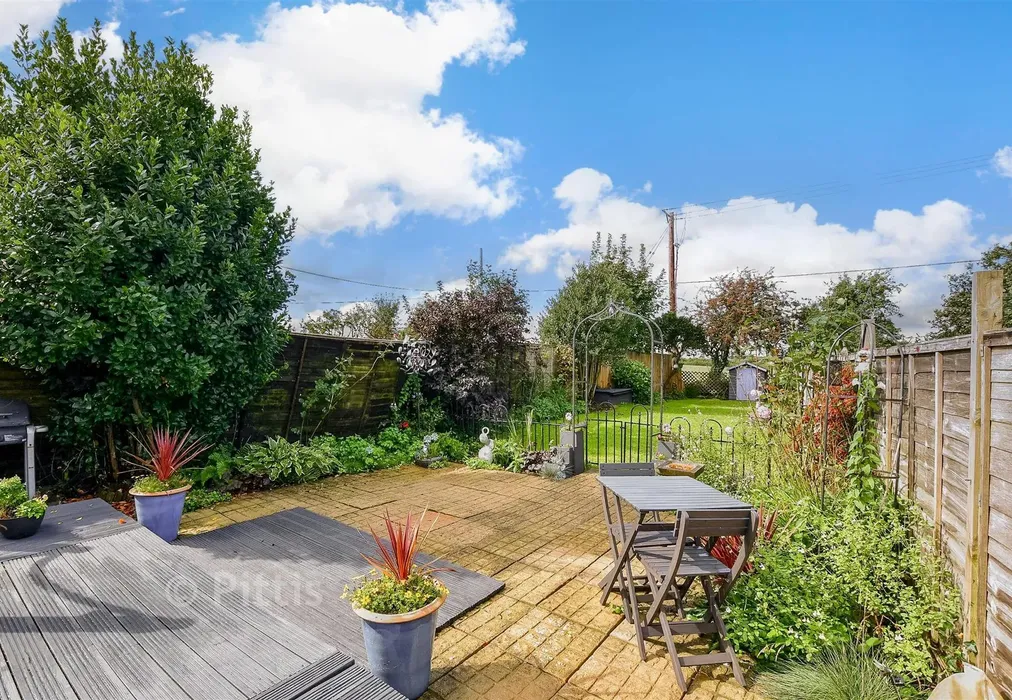 Patio Area - Alverstone Road, Apse Heath, Sandown, Isle of Wight - Wards of Kent