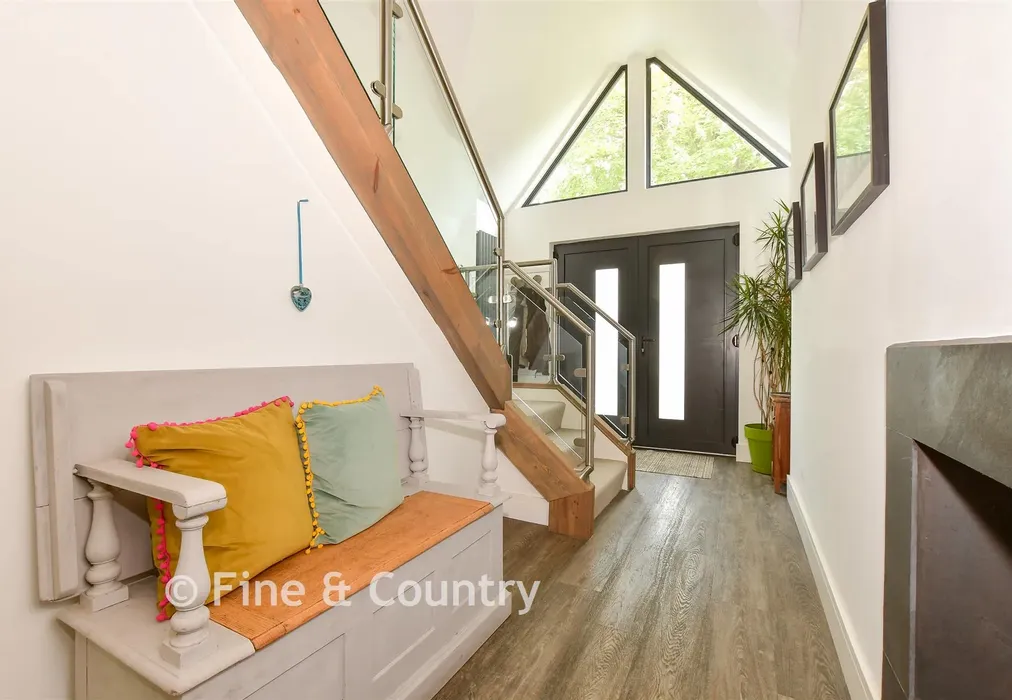 Hallway - Madeira Vale, Ventnor, Isle of Wight - Wards of Kent