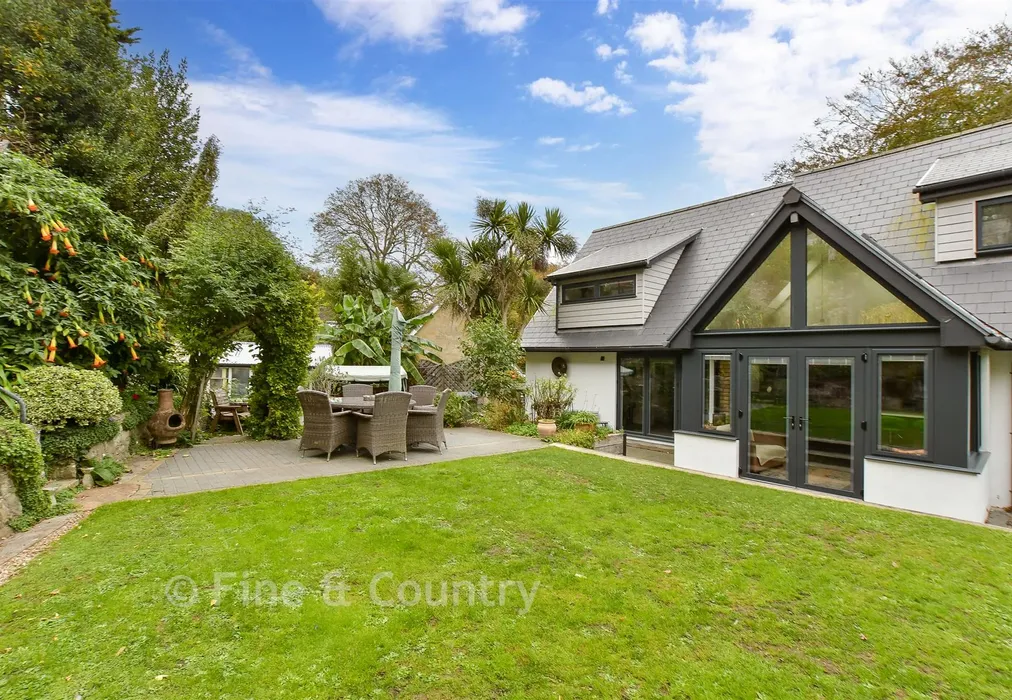 Rear Garden - Madeira Vale, Ventnor, Isle of Wight - Wards of Kent