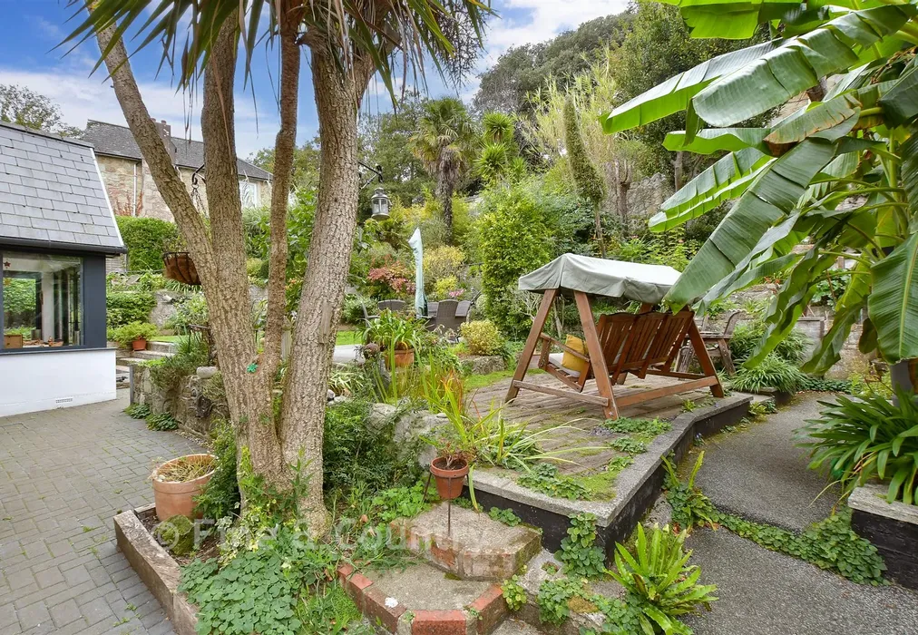 Rear Garden - Madeira Vale, Ventnor, Isle of Wight - Wards of Kent