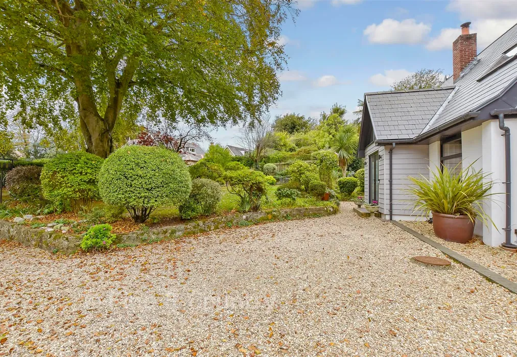 Driveway/Parking - Madeira Vale, Ventnor, Isle of Wight - Wards of Kent