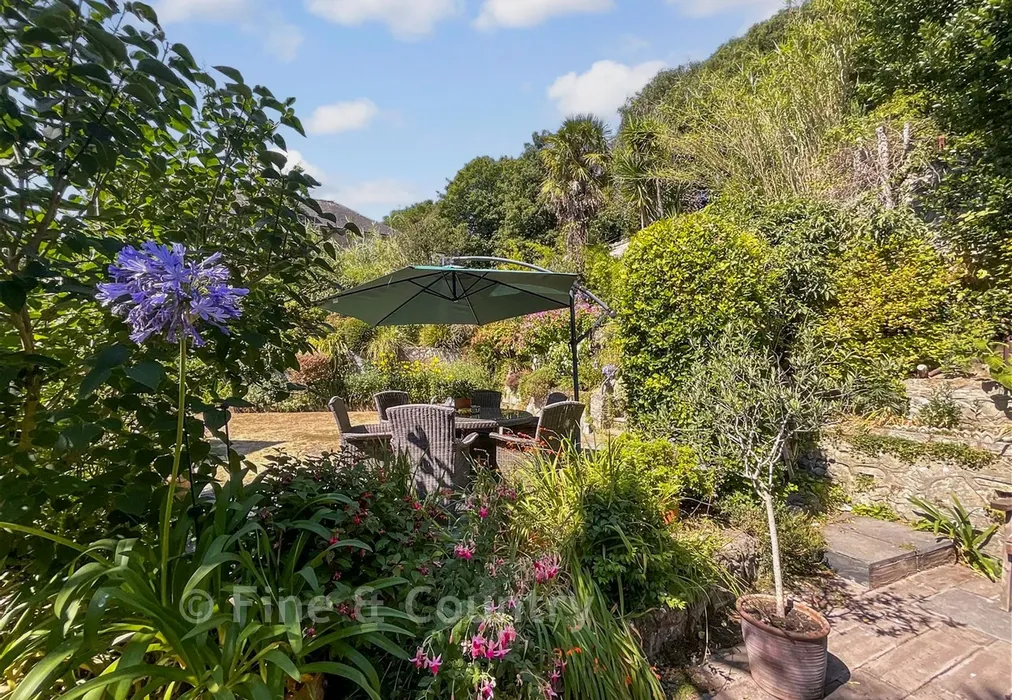 Rear Garden* - Madeira Vale, Ventnor, Isle of Wight - Wards of Kent