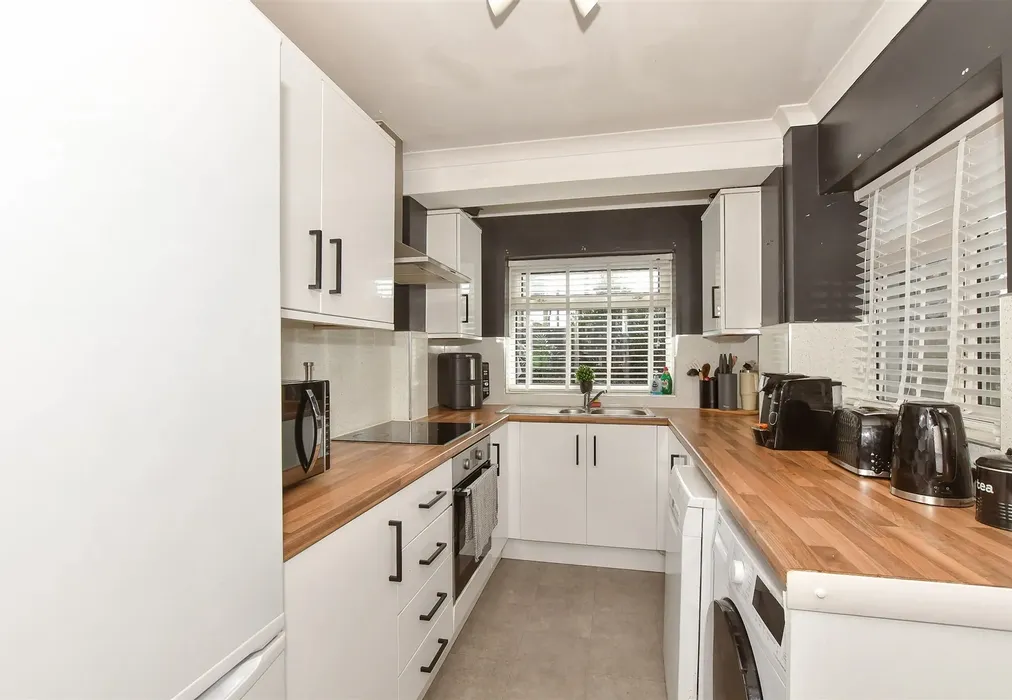 Kitchen - St. Richard's Road, Deal, Kent - Wards of Kent