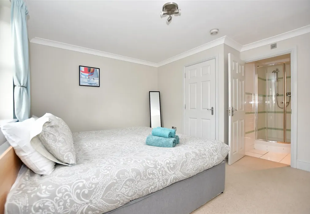 Internal Lifestyle Photograph - Fife Court, Cowes, Isle of Wight - Wards of Kent