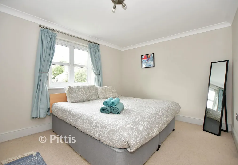 Bedroom 2 - Fife Court, Cowes, Isle of Wight - Wards of Kent