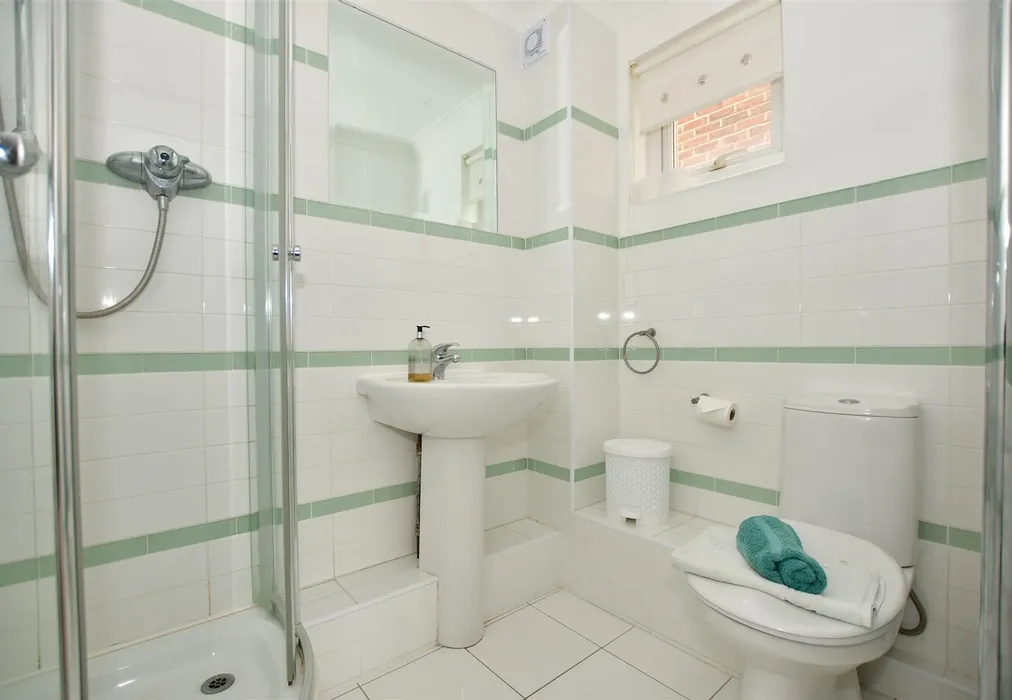 En-Suite Shower Room - Fife Court, Cowes, Isle of Wight - Wards of Kent