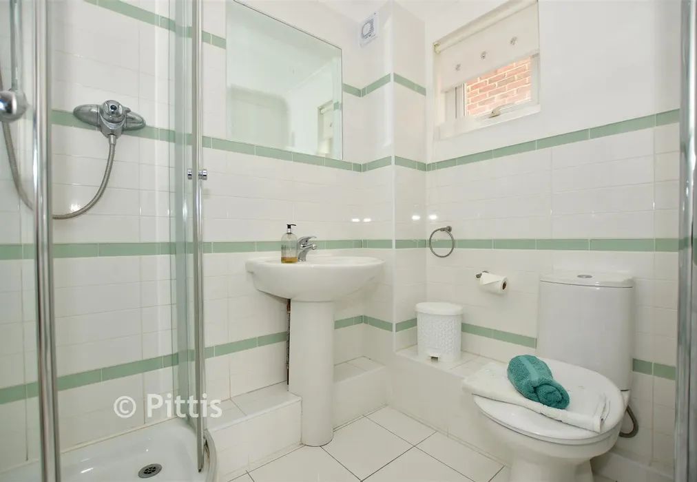 En-Suite Shower Room - Fife Court, Cowes, Isle of Wight - Wards of Kent