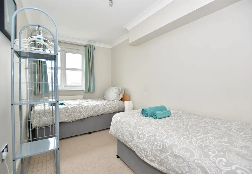 Bedroom 3 - Fife Court, Cowes, Isle of Wight - Wards of Kent