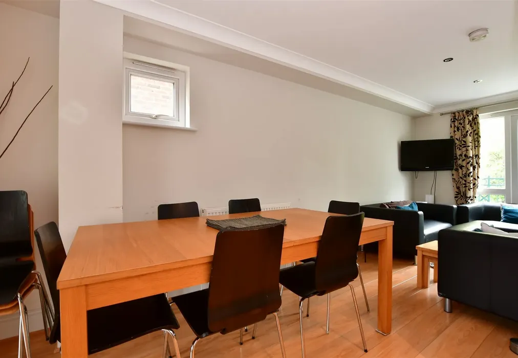 Dining Area - Fife Court, Cowes, Isle of Wight - Wards of Kent