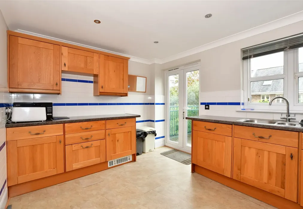 Kitchen - Fife Court, Cowes, Isle of Wight - Wards of Kent