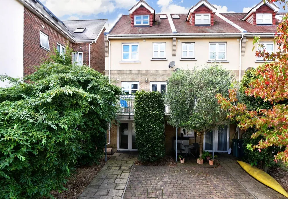 External (Web) - Fife Court, Cowes, Isle of Wight - Wards of Kent