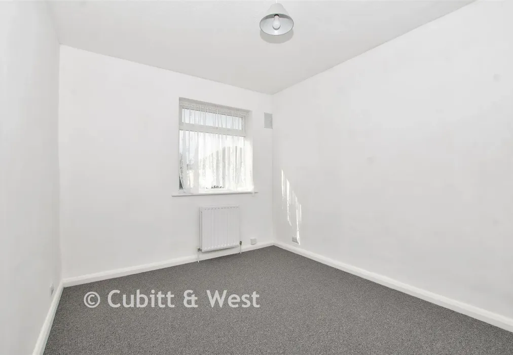 Bedroom 1 - Bywood Avenue, Shirley, Croydon, Surrey - Wards of Kent