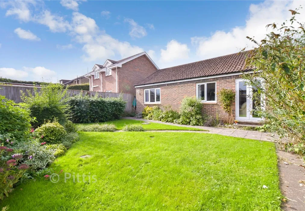 Rear Garden - Scotts Close, Shalfleet, Newport, Isle of Wight - Wards of Kent