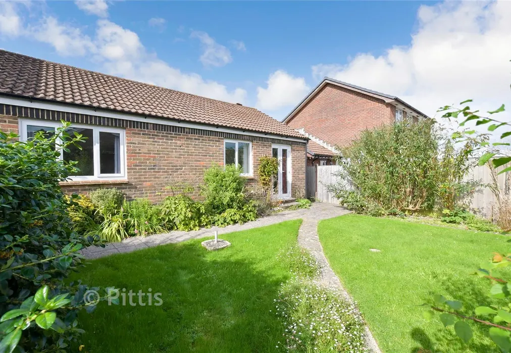 Rear Garden - Scotts Close, Shalfleet, Newport, Isle of Wight - Wards of Kent