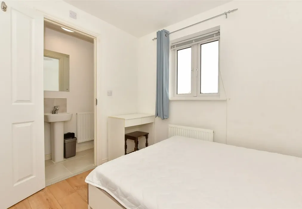 Bedroom 1 - Bishop Close, Margate, Kent - Wards of Kent
