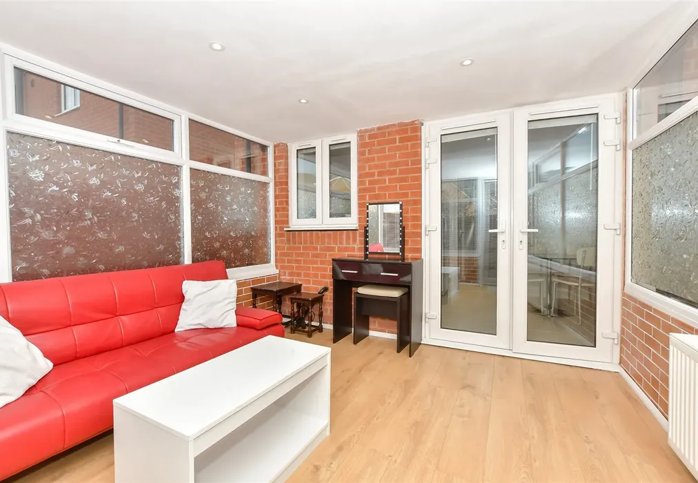 Garden Room - Bishop Close, Margate, Kent - Wards of Kent