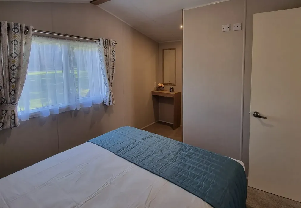 Bedroom - Bluebell Park, Emms Lane, Brooks Green, Horsham, West Sussex - Wards of Kent