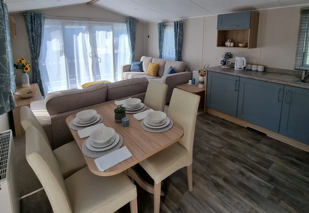 Dining Area - Bluebell Park, Emms Lane, Brooks Green, Horsham, West Sussex - Wards of Kent