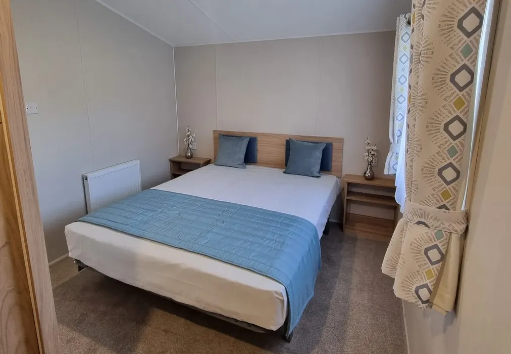 Bedroom - Bluebell Park, Emms Lane, Brooks Green, Horsham, West Sussex - Wards of Kent