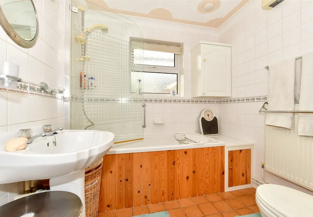 Bathroom - Canterbury Road, Westbrook, Margate, Kent - Wards of Kent