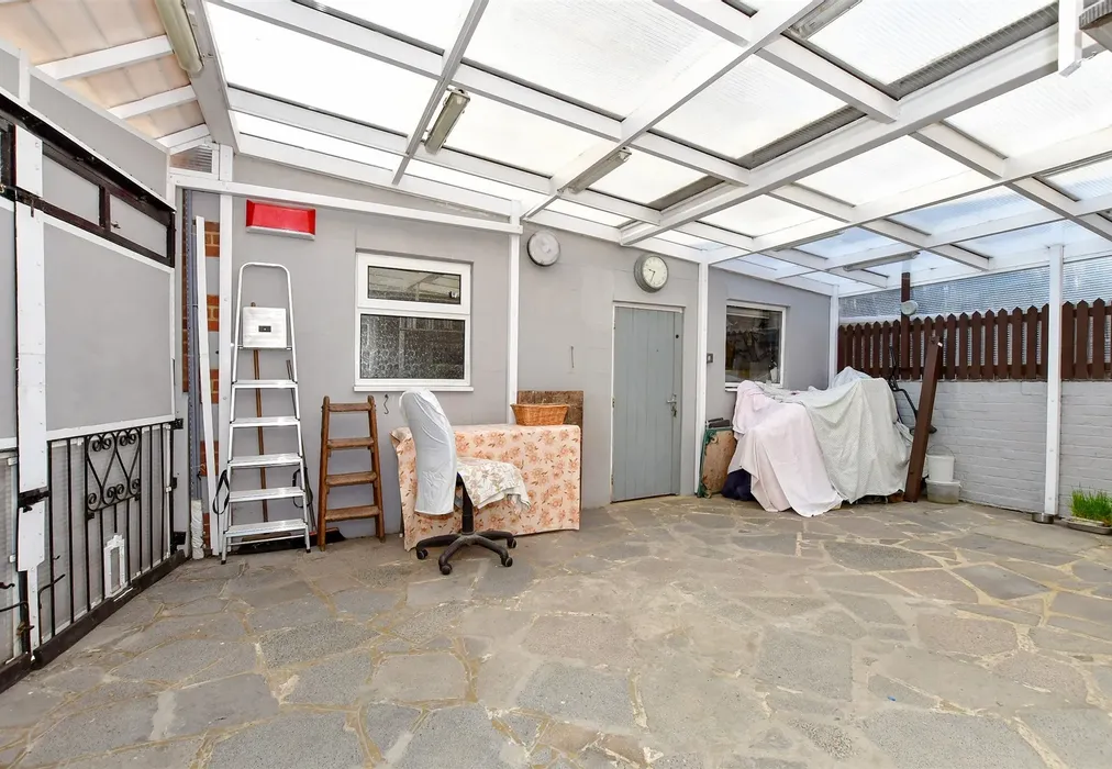 Enclosed Courtyard - Canterbury Road, Westbrook, Margate, Kent - Wards of Kent