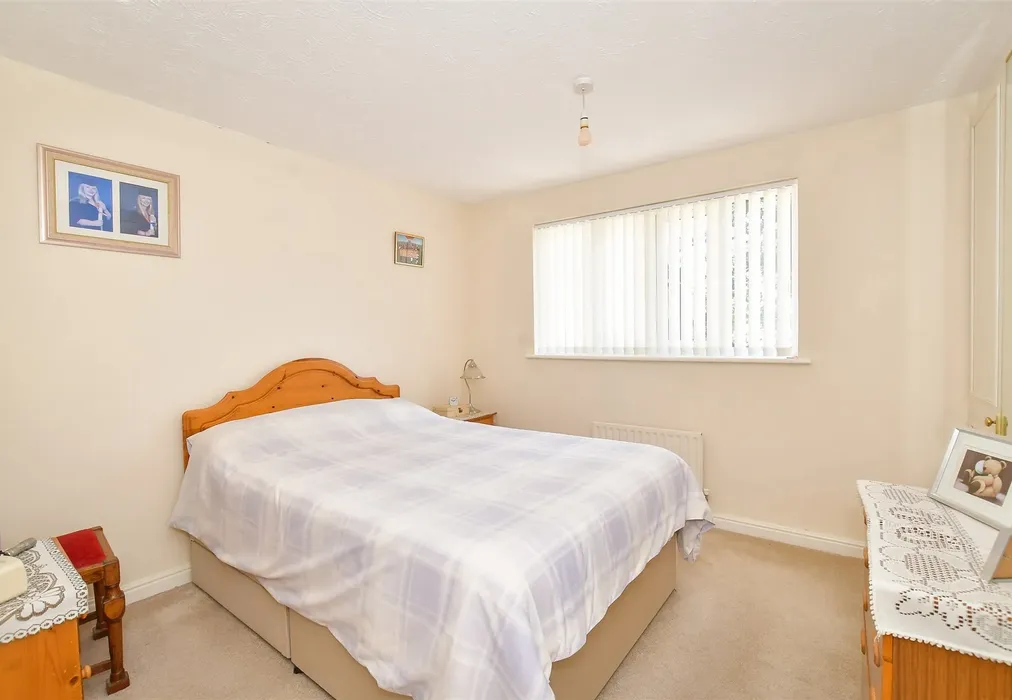 Bedroom 1 - The Parchment, Havant, Hampshire - Wards of Kent