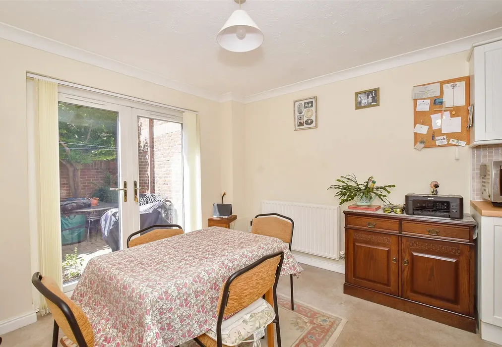Dining Area - The Parchment, Havant, Hampshire - Wards of Kent