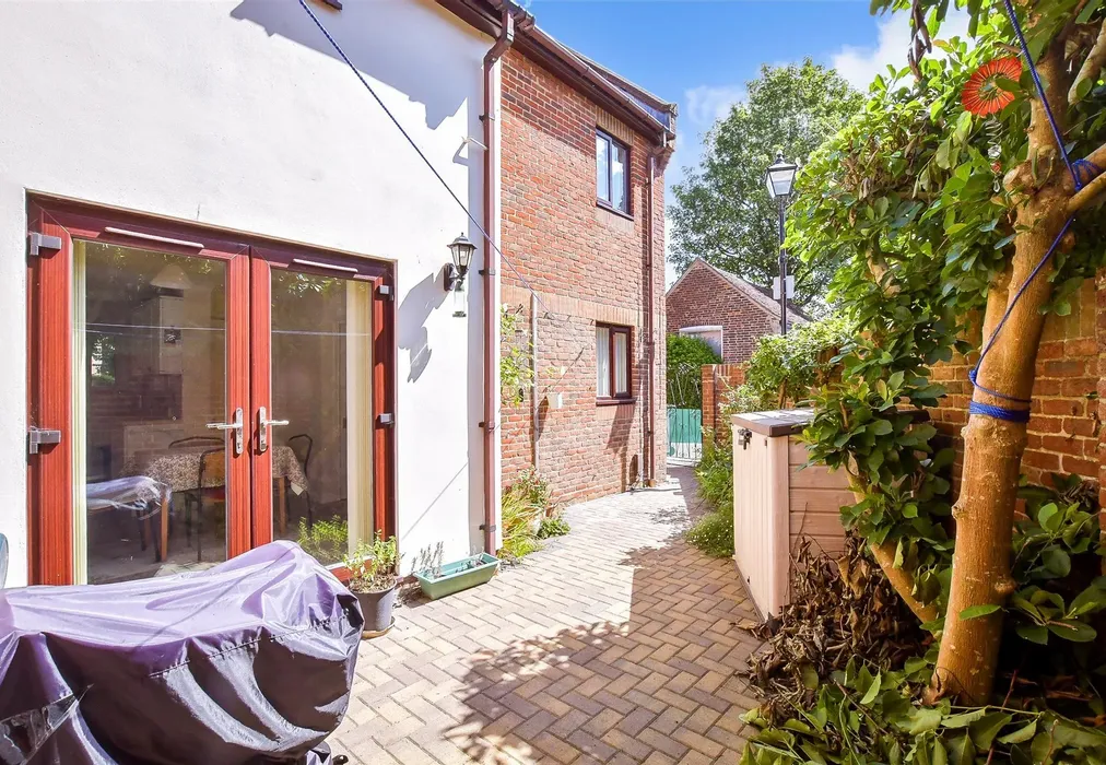 Rear Garden - The Parchment, Havant, Hampshire - Wards of Kent