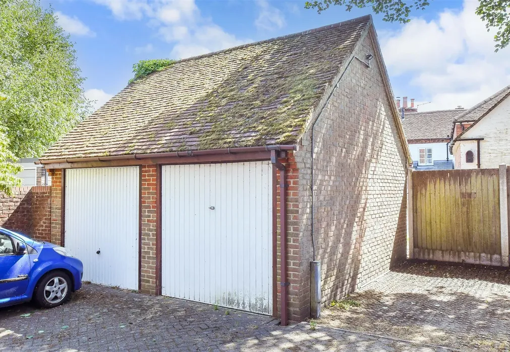Garage - The Parchment, Havant, Hampshire - Wards of Kent