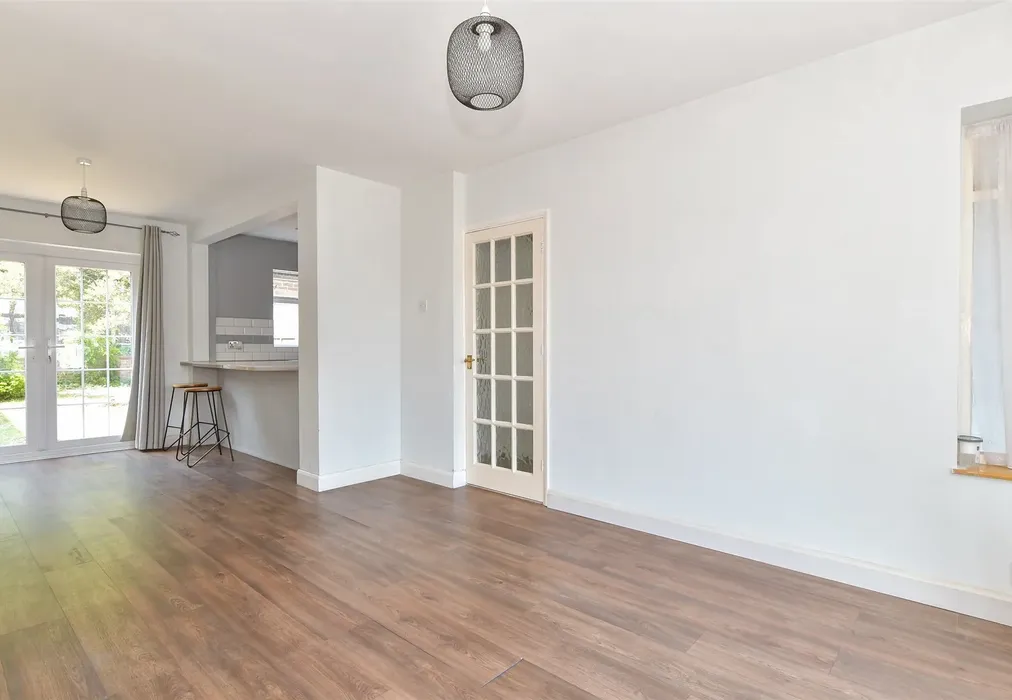 Lounge/Diner - Ingle Road, Chatham, Kent - Wards of Kent
