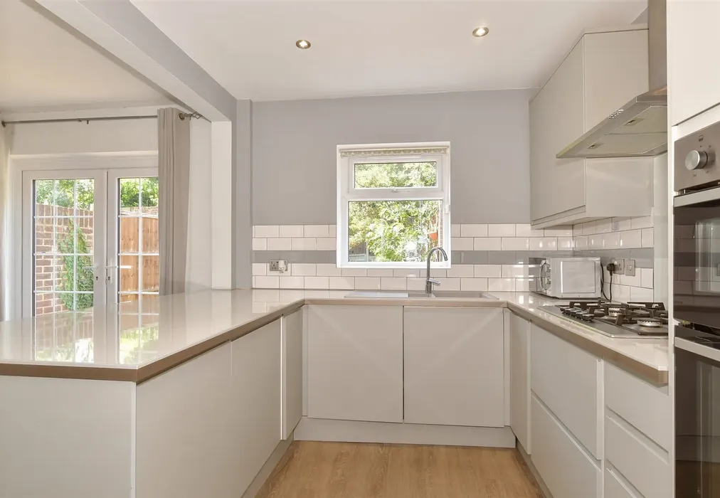 Kitchen - Ingle Road, Chatham, Kent - Wards of Kent