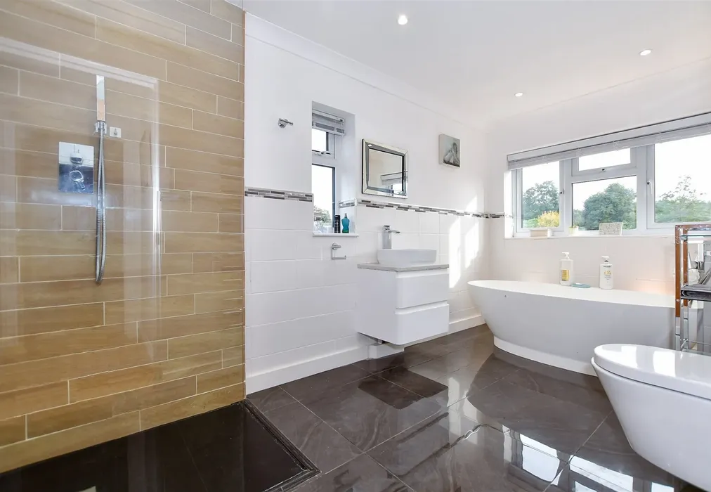 Bathroom - The Street, Ulcombe, Maidstone, Kent - Wards of Kent